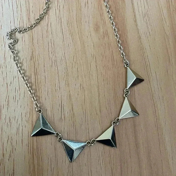 Forever 21 Gold Chain Necklace with Triangular Studs - Picture 2 of 8